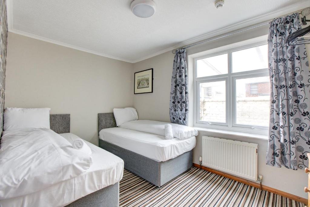 Twin bedroom inside the Sandringham Apartment