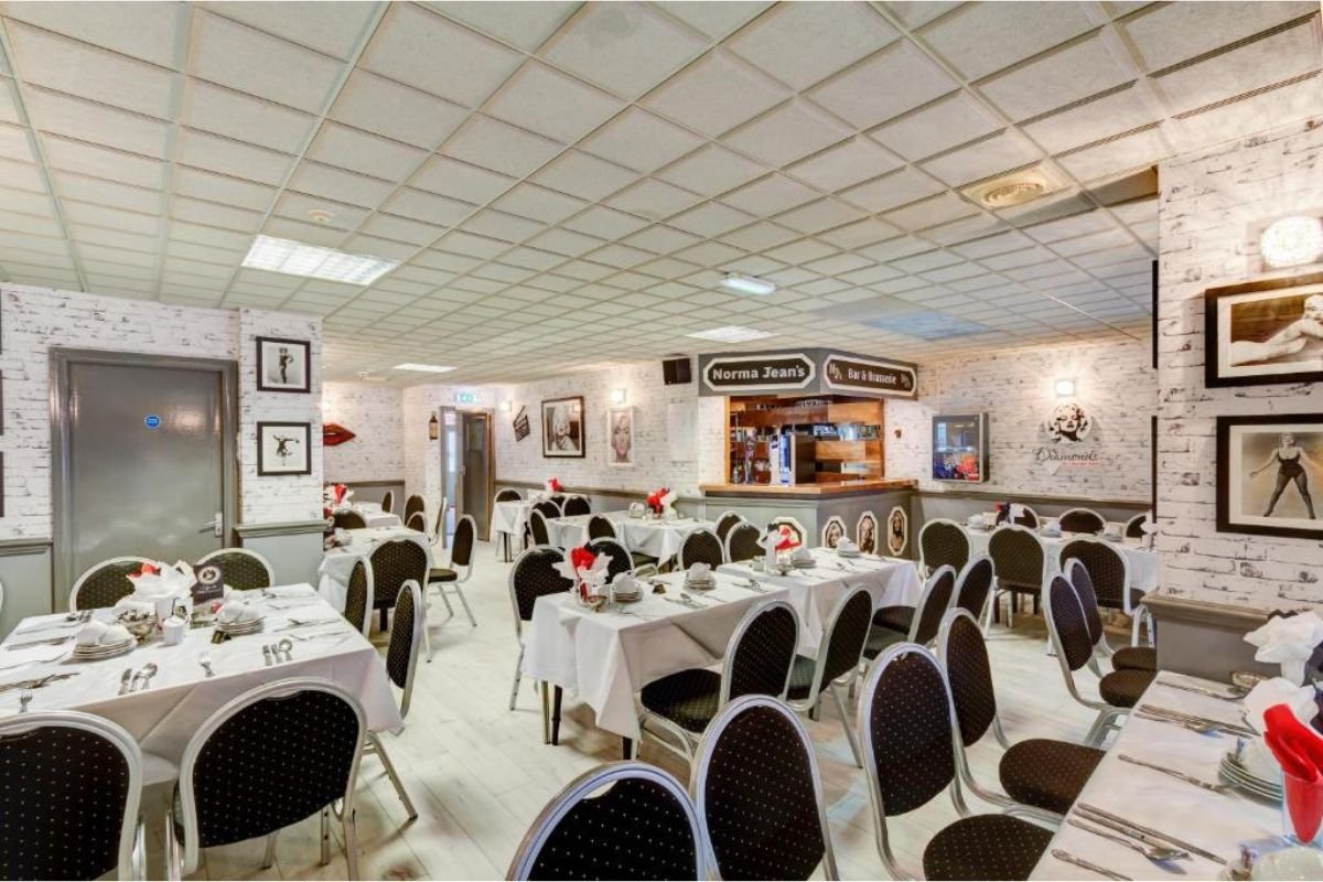 Dining room at Sandringham Court Hotel